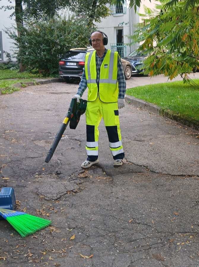 Kiemsargis valo taką pūstuvu